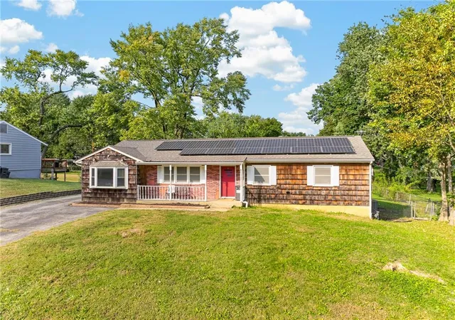 Photo 1 of Single family home for sale at 1300 Ne Shady Ln Dr, Kansas City, MO 64118 | MLS# 2646921 | Listing updated on 2026-10-19