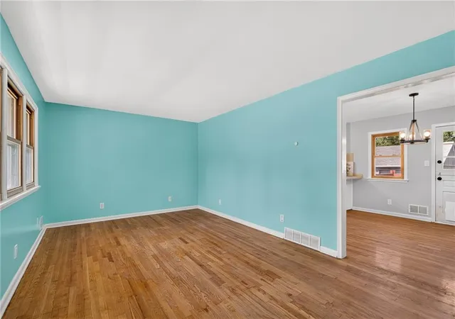Photo 3 of Single family home for sale at 1300 Ne Shady Ln Dr, Kansas City, MO 64118 | MLS# 2646921 | Listing updated on 2026-10-19