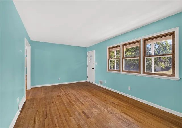 Photo 3 of Single family home for sale at 1300 NE Shady Ln Dr, Kansas City, MO 64118 | MLS# 2646921 | Listing updated on 2026-10-19