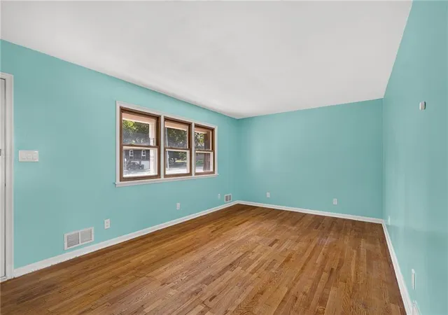 Photo 4 of Single family home for sale at 1300 NE Shady Ln Dr, Kansas City, MO 64118 | MLS# 2646921 | Listing updated on 2026-10-19