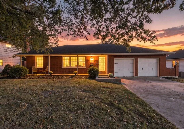 Photo 2 of Sale Pending at 8528 Maywood Ave, Raytown, MO 64138 | MLS# 2646924 | Listing updated on 2026-10-16