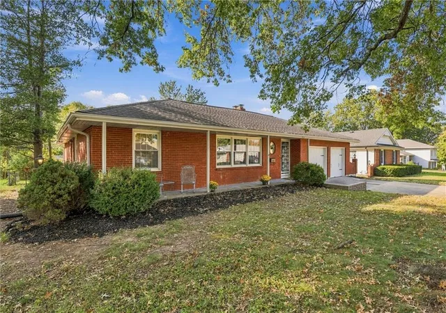 Photo 3 of Sale Pending at 8528 Maywood Ave, Raytown, MO 64138 | MLS# 2646924 | Listing updated on 2026-10-16