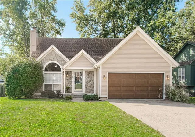 Photo 1 of Single family home for sale at 1133 E Charlotte Town Rd, Olathe, KS 66061 | MLS# 2646929 | Listing updated on 2026-10-16