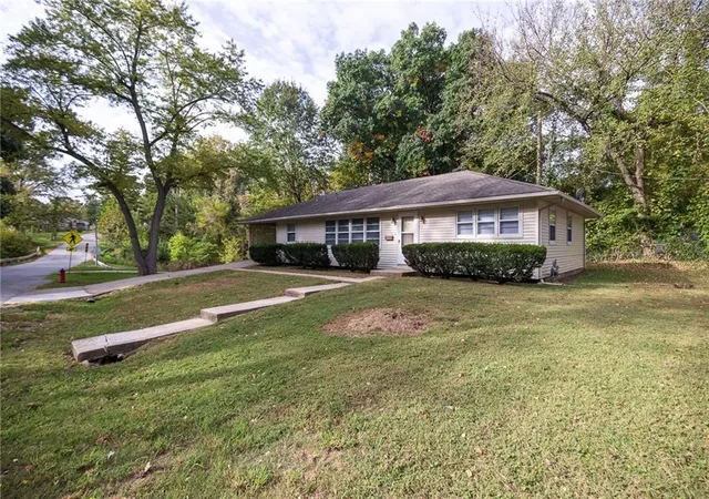 Photo 2 of Single family home for sale at 5444 N Cypress Ave, Kansas City, MO 64119 | MLS# 2646931 | Listing updated on 2026-10-14