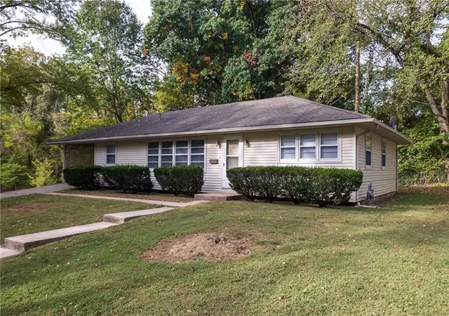 Photo 3 of Single family home for sale at 5444 N Cypress Ave, Kansas City, MO 64119 | MLS# 2646931 | Listing updated on 2026-10-14