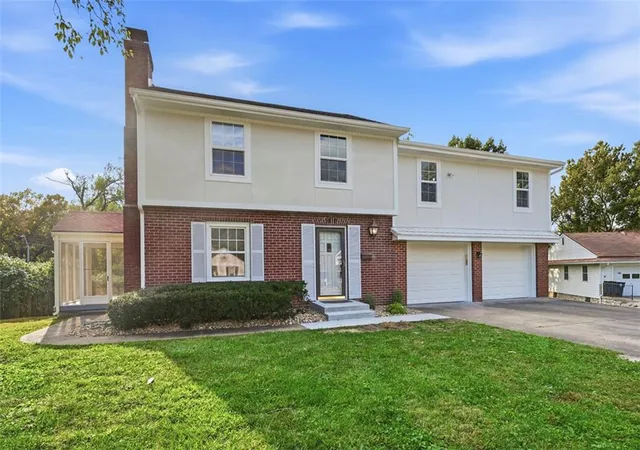Photo 2 of Single family home for sale at 5416 Ne Circle Dr, Kansas City, MO 64119 | MLS# 2646933 | Listing updated on 2026-10-17
