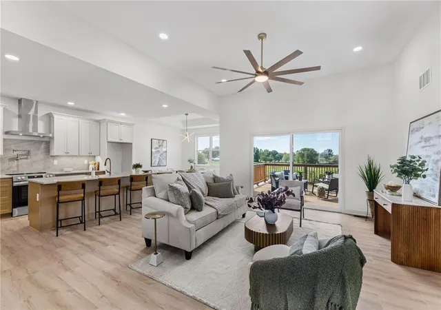 Photo 4 of Single family home for sale at 1108 Trl View Ct, Baldwin City, KS 66006 | MLS# 2646934 | Listing updated on 2026-10-17