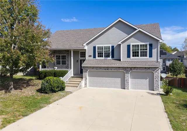 Photo 1 of Single family home for sale at 2322 Gettysburg Dr, Leavenworth, KS 66048 | MLS# 2646938 | Listing updated on 2026-10-22