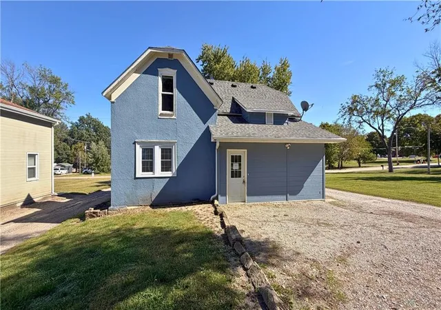 Photo 2 of Single family home for sale at 202 N 12th Street, Hiawatha, KS 66434 | MLS# 2646944 | Listing updated on 2026-10-22