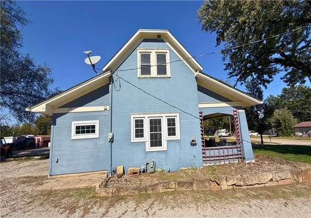 Photo 3 of Single family home for sale at 202 N 12th Street, Hiawatha, KS 66434 | MLS# 2646944 | Listing updated on 2026-10-22