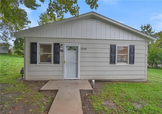Single family home for sale at 1308 L St, Atchison, KS 66002 | MLS# 2646945