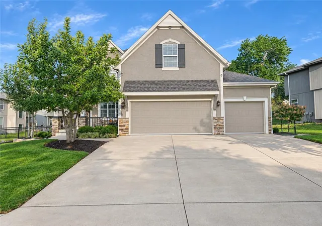 Photo 1 of Sale Pending at 12196 S Brockway St, Olathe, KS 66061 | MLS# 2646959 | Listing updated on 2026-10-13