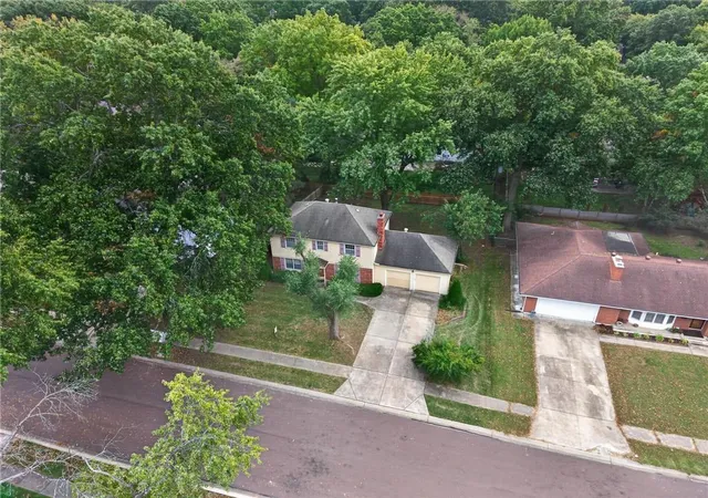 Photo 3 of Single family home for sale at 5701 W 97th Terrace, Overland Park, KS 66207 | MLS# 2646965 | Listing updated on 2026-10-23