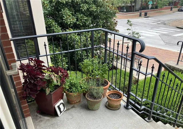 Photo 3 of Condo for sale at 504 W 10th Street #504, Kansas City, MO 64105 | MLS# 2646968 | Listing updated on 2026-10-21