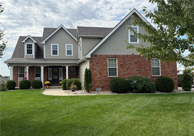 Single family home for sale at 4816 S Lakewood Dr, Saint Joseph, MO 64506 | MLS# 2646969