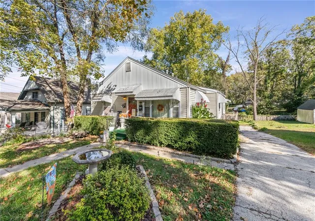 Photo 3 of Multi family home for sale at 535 S Arlington Ave, Independence, MO 64053 | MLS# 2646970 | Listing updated on 2026-10-21
