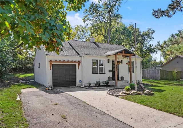 Photo 2 of Single family home for sale at 8429 W 54th Terrace, Mission, KS 66202 | MLS# 2646978 | Listing updated on 2026-10-18