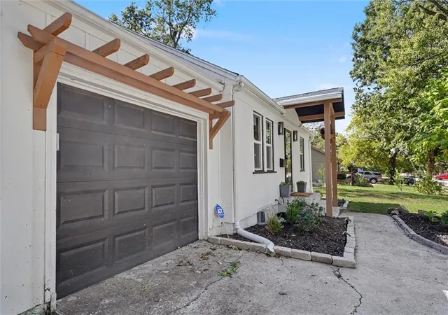 Photo 3 of Single family home for sale at 8429 W 54th Terrace, Mission, KS 66202 | MLS# 2646978 | Listing updated on 2026-10-18