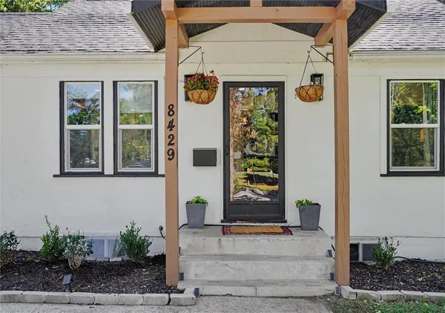 Photo 4 of Single family home for sale at 8429 W 54th Terrace, Mission, KS 66202 | MLS# 2646978 | Listing updated on 2026-10-18