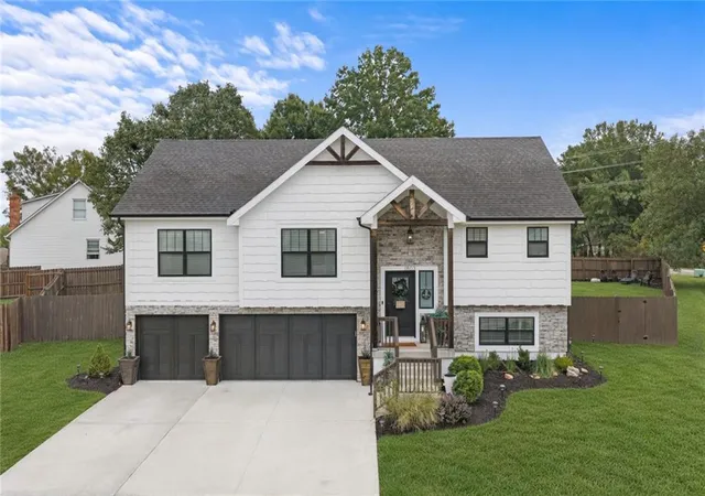 Single family home for sale at 1803 NW Madi Ct, Grain Valley, MO 64029 | MLS# 2646981