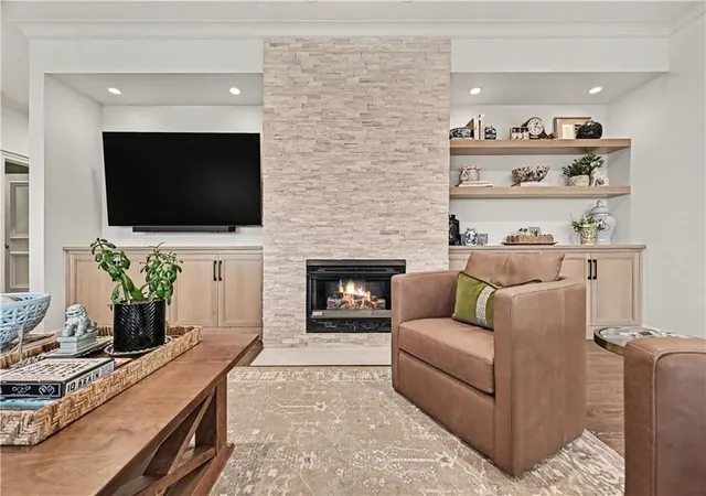 Photo 4 of Condo for sale at 400 W 49th Terrace #2052, Kansas City, MO 64112 | MLS# 2646987 | Listing updated on 2026-10-16