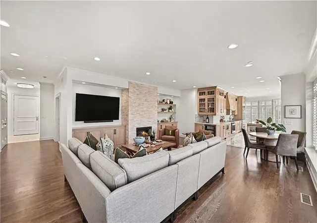 Photo 3 of Condo for sale at 400 W 49th Terrace #2052, Kansas City, MO 64112 | MLS# 2646987 | Listing updated on 2026-10-16