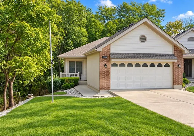 Townhouse for sale at 2715 NE 74th Street, Kansas City, MO 64119 | MLS# 2646989