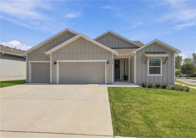 Photo 1 of Single family home for sale at 8015 N Sycamore Ave, Kansas City, MO 64158 | MLS# 2646990 | Listing updated on 2026-10-16
