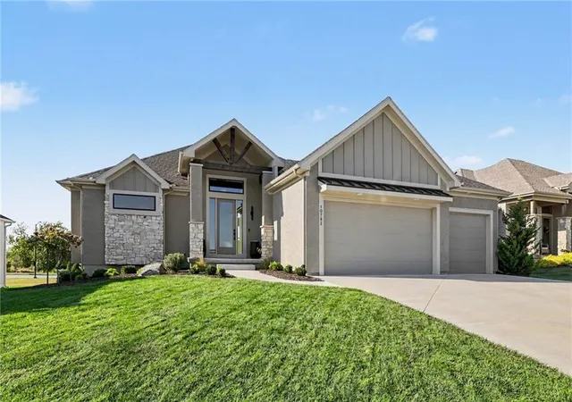 Single family home for sale at 10782 S Houston St, Olathe, KS 66061 | MLS# 2646992