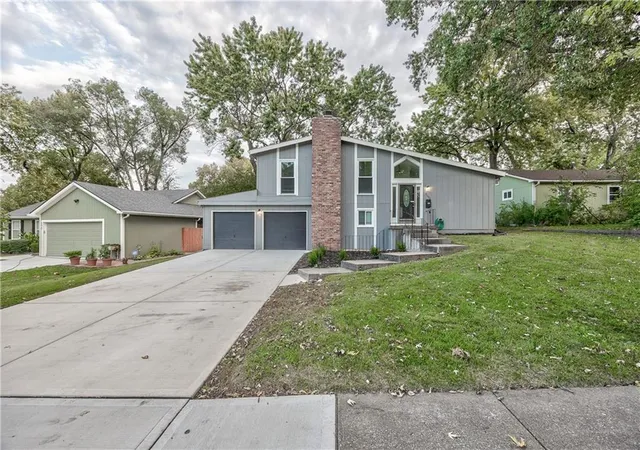 Photo 3 of Single family home for sale at 9400 W 83rd Terrace, Overland Park, KS 66212 | MLS# 2646995 | Listing updated on 2026-10-21