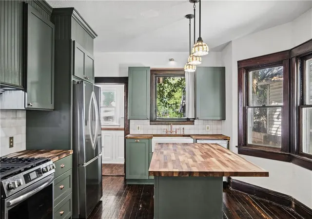 Photo 3 of Single family home for sale at 4402 Windsor Ave, Kansas City, MO 64123 | MLS# 2646999 | Listing updated on 2026-10-21