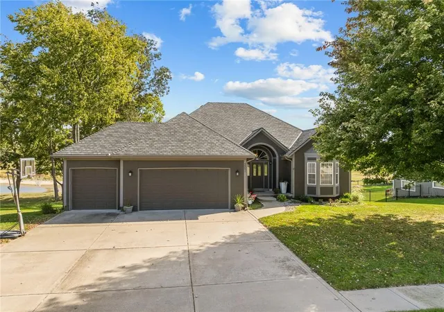 Photo 1 of Single family home for sale at 207 Peach Tree Ave, Lone Jack, MO 64070 | MLS# 2647003 | Listing updated on 2026-10-17