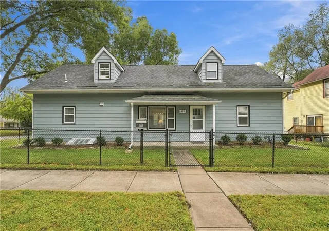 Single family home for sale at 801 Osage St, Leavenworth, KS 66048 | MLS# 2647004