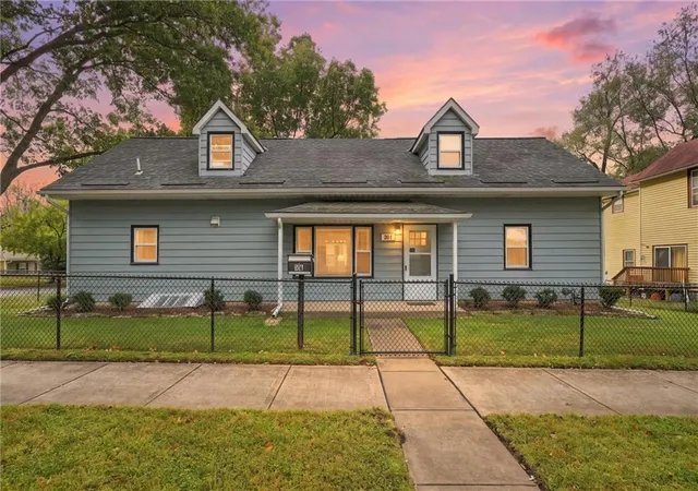 Photo 2 of Single family home for sale at 801 Osage St, Leavenworth, KS 66048 | MLS# 2647004 | Listing updated on 2026-10-22