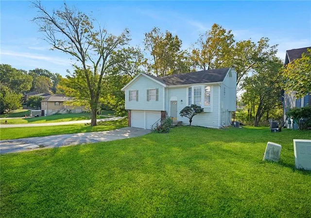 Photo 2 of Single family home for sale at 5511 Ne 50th Street, Kansas City, MO 64119 | MLS# 2647005 | Listing updated on 2026-10-17