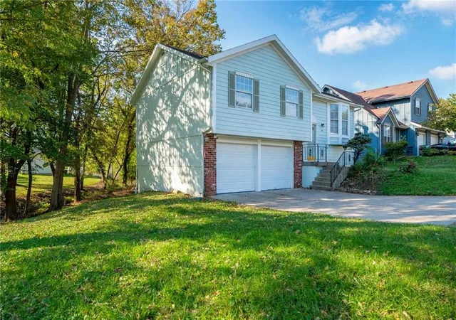 Photo 3 of Single family home for sale at 5511 Ne 50th Street, Kansas City, MO 64119 | MLS# 2647005 | Listing updated on 2026-10-17