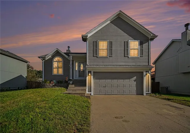 Photo 2 of Single family home for sale at 601 N Winwood St, Gardner, KS 66030 | MLS# 2647010 | Listing updated on 2026-10-23