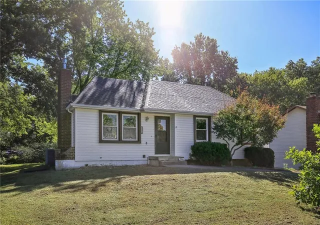 Photo 1 of Single family home for sale at 2106 Antioch St, Clinton, MO 64735 | MLS# 2647013 | Listing updated on 2026-10-17