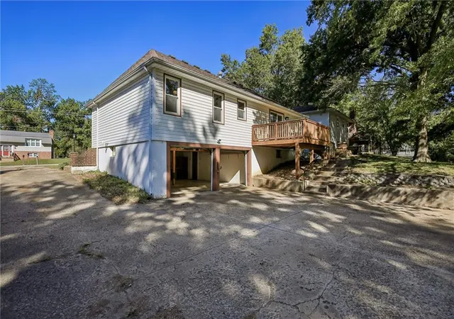 Photo 3 of Single family home for sale at 2106 Antioch St, Clinton, MO 64735 | MLS# 2647013 | Listing updated on 2026-10-17