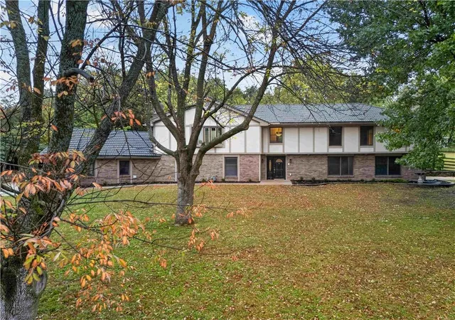 Photo 4 of Single family home for sale at 13300 W 71st Street, Shawnee, KS 66216 | MLS# 2647015 | Listing updated on 2026-10-23