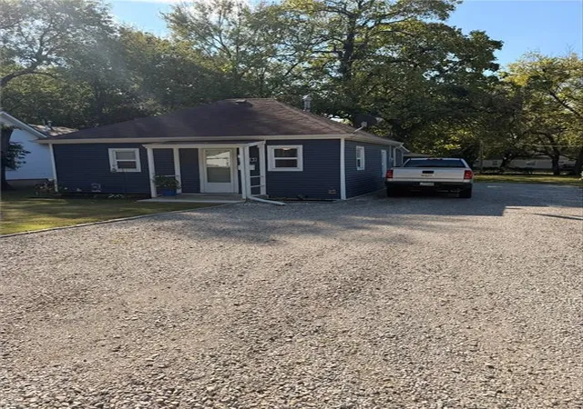 Photo 2 of Single family home for sale at 1013 W 2nd Street, Pittsburg, KS 66762 | MLS# 2647025 | Listing updated on 2026-10-14
