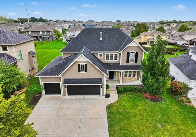 Photo 3 of Single family home for sale at 10773 S Palisade St, Olathe, KS 66061 | MLS# 2647027 | Listing updated on 2026-10-19