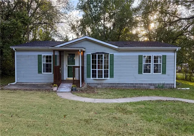 Single family home for sale at 619 Hoover St, Pomona, KS 66076 | MLS# 2647028 | Listing updated on 2026-10-19