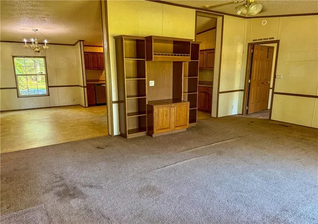 Photo 2 of Single family home for sale at 619 Hoover St, Pomona, KS 66076 | MLS# 2647028 | Listing updated on 2026-10-19