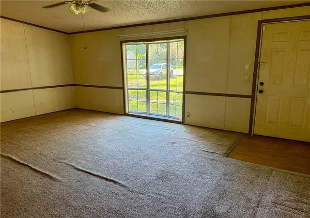 Photo 3 of Single family home for sale at 619 Hoover St, Pomona, KS 66076 | MLS# 2647028 | Listing updated on 2026-10-19