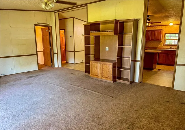 Photo 4 of Single family home for sale at 619 Hoover St, Pomona, KS 66076 | MLS# 2647028 | Listing updated on 2026-10-19