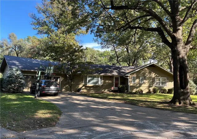 Photo 1 of Sale Pending at 3003 W 89th Terrace, Leawood, KS 66206 | MLS# 2647029 | Listing updated on 2026-10-20