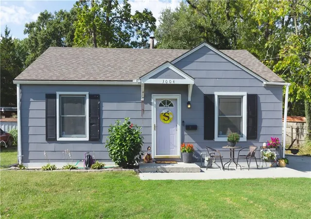 Single family home for sale at 3004 S Norwood Ave, Independence, MO 64052 | MLS# 2647032