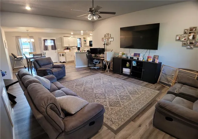 Photo 3 of Single family home for sale at 1203 Lakewood Dr, Pittsburg, KS 66762 | MLS# 2647038 | Listing updated on 2026-10-14