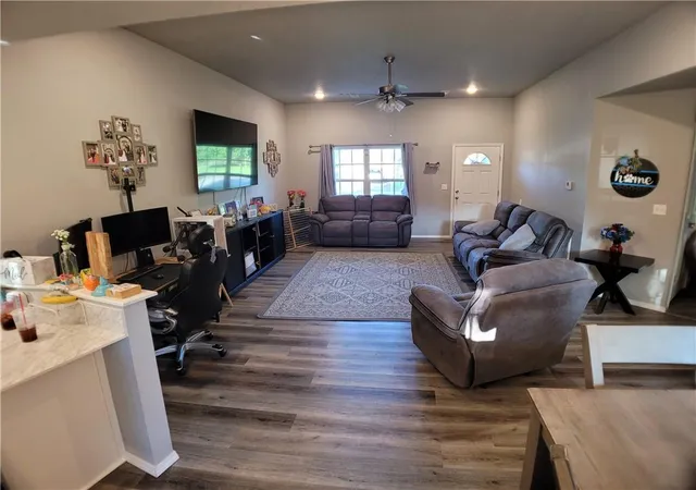 Photo 3 of Single family home for sale at 1203 Lakewood Dr, Pittsburg, KS 66762 | MLS# 2647038 | Listing updated on 2026-10-14